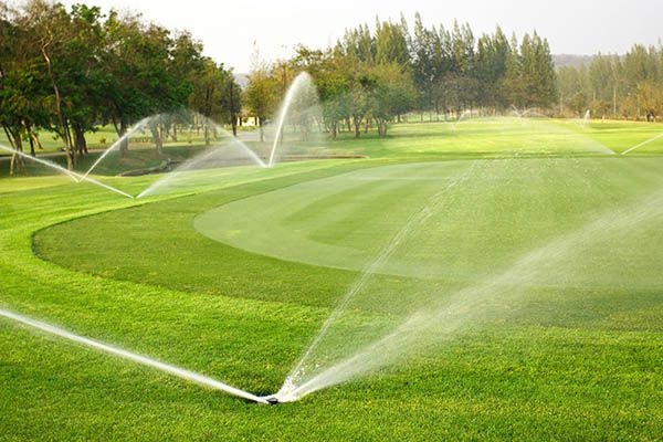 Chuyên lắp hệ thống tưới nước sân golf
